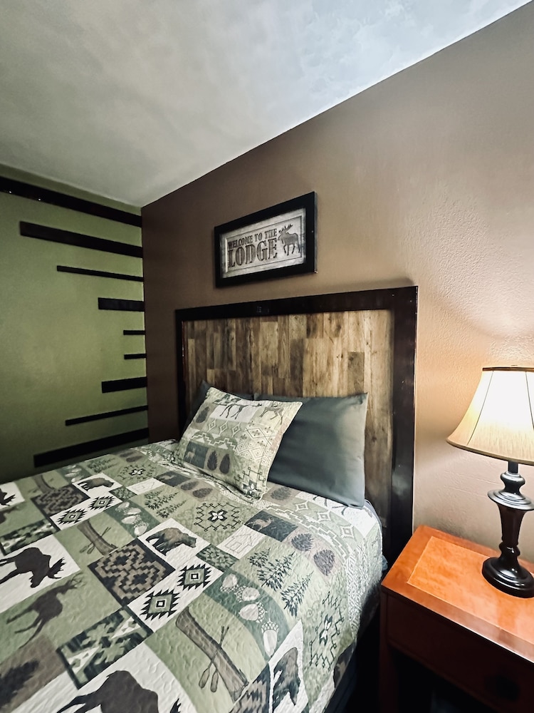 Standard Room, 1 Queen Bed