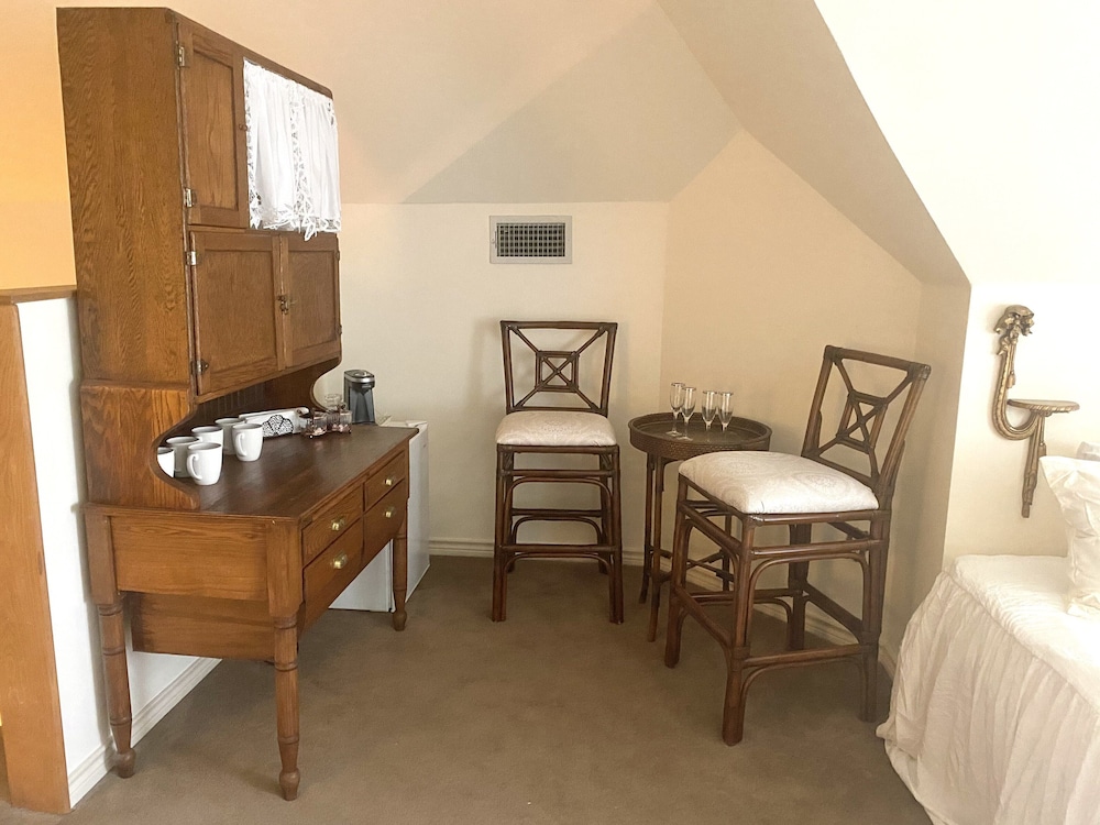 Honeymoon Suite photo 3