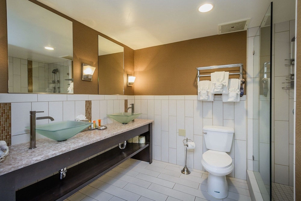 Executive Suite, 1 Bedroom (King) - Photo 10