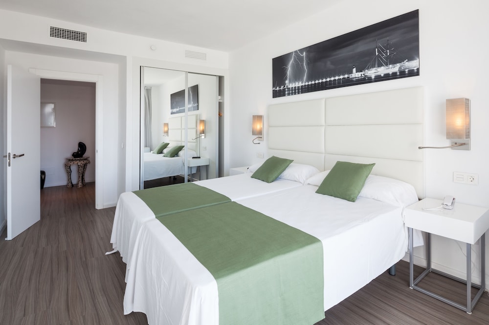 Suite Junior con Vista Parcial al Océano (1 Adulto)
