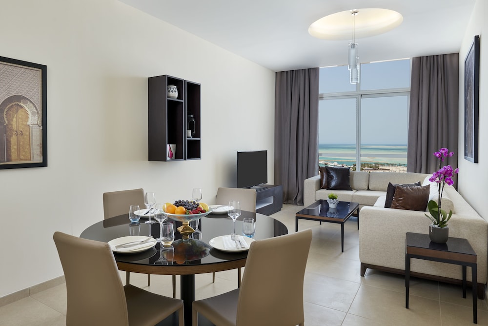 Suite, 1 King Bed, City View (2 Balcony)