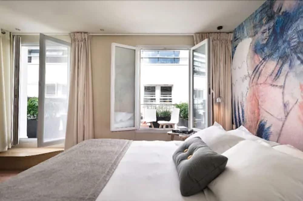 Family Room, 2 Bedrooms side by side, 2 Bathrooms photo 1