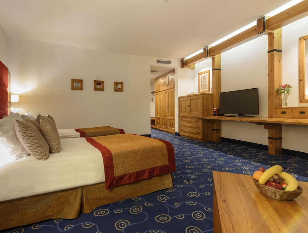 Standard Room, 2 Twin Beds, City View - Photo 7