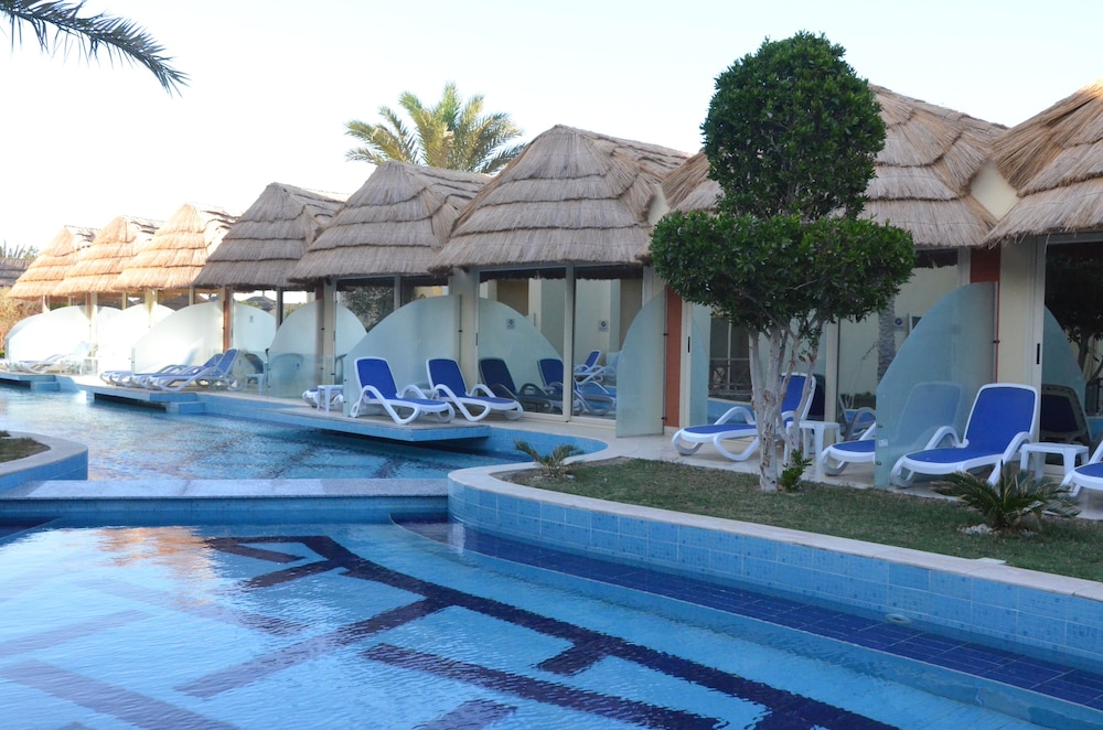 Pool Bungalows