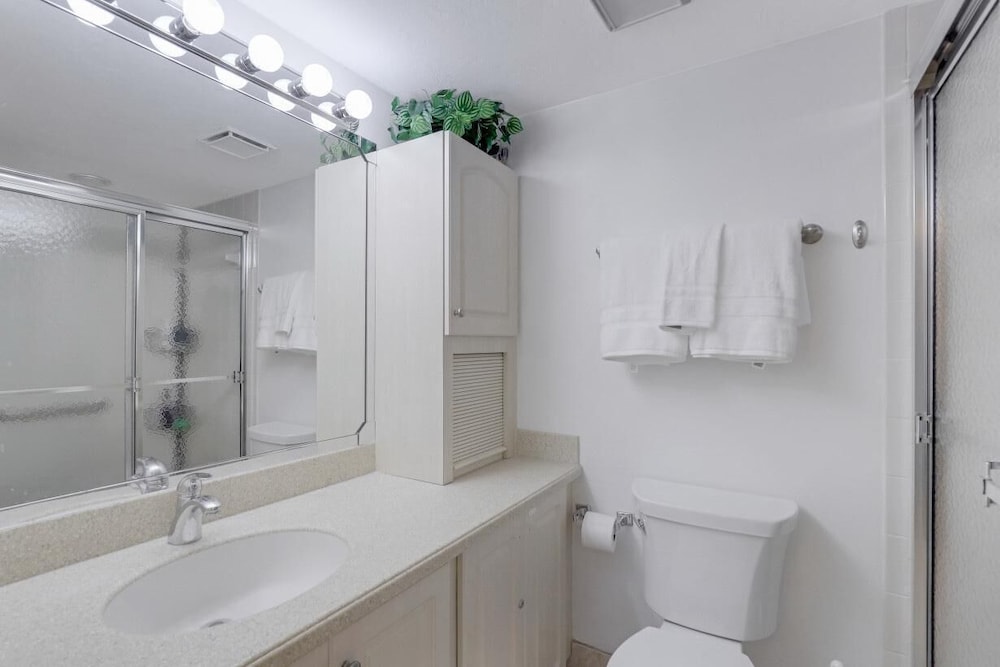 Condo, Multiple Beds (Bright condo in community with pool/s)