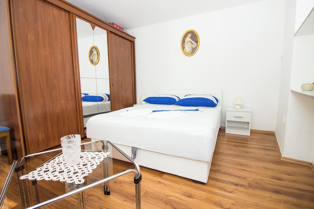Apartment (A1)