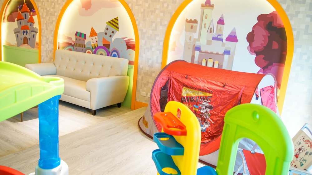 Family Room - Photo 6