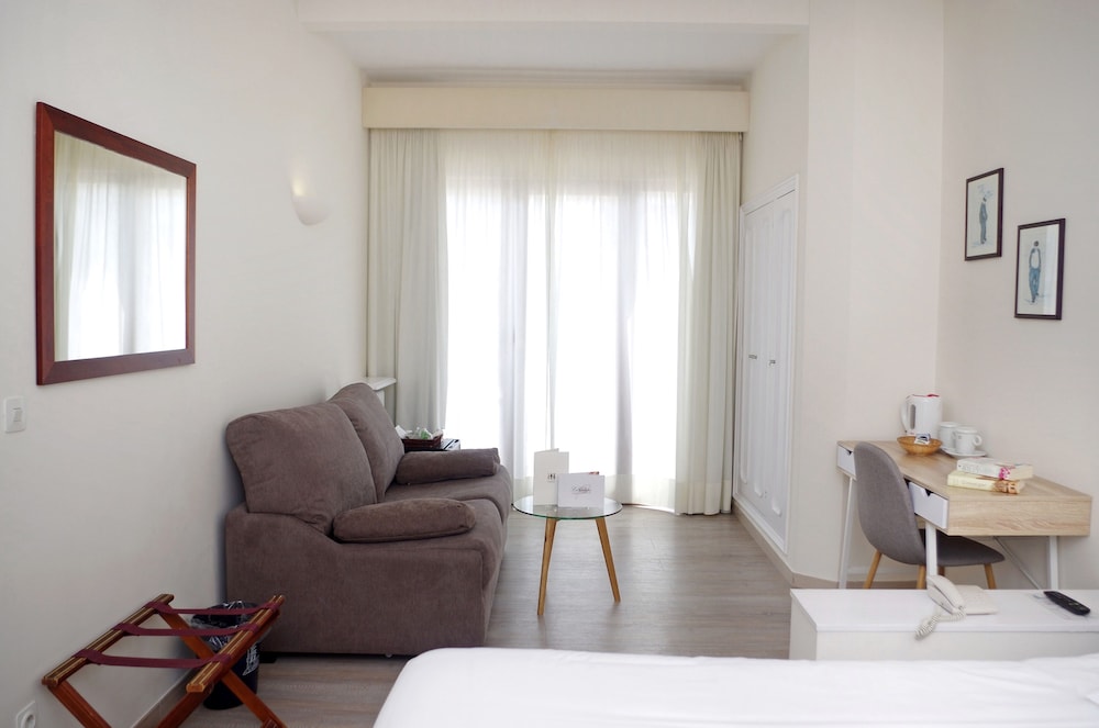 Triple Room (3 Adults)