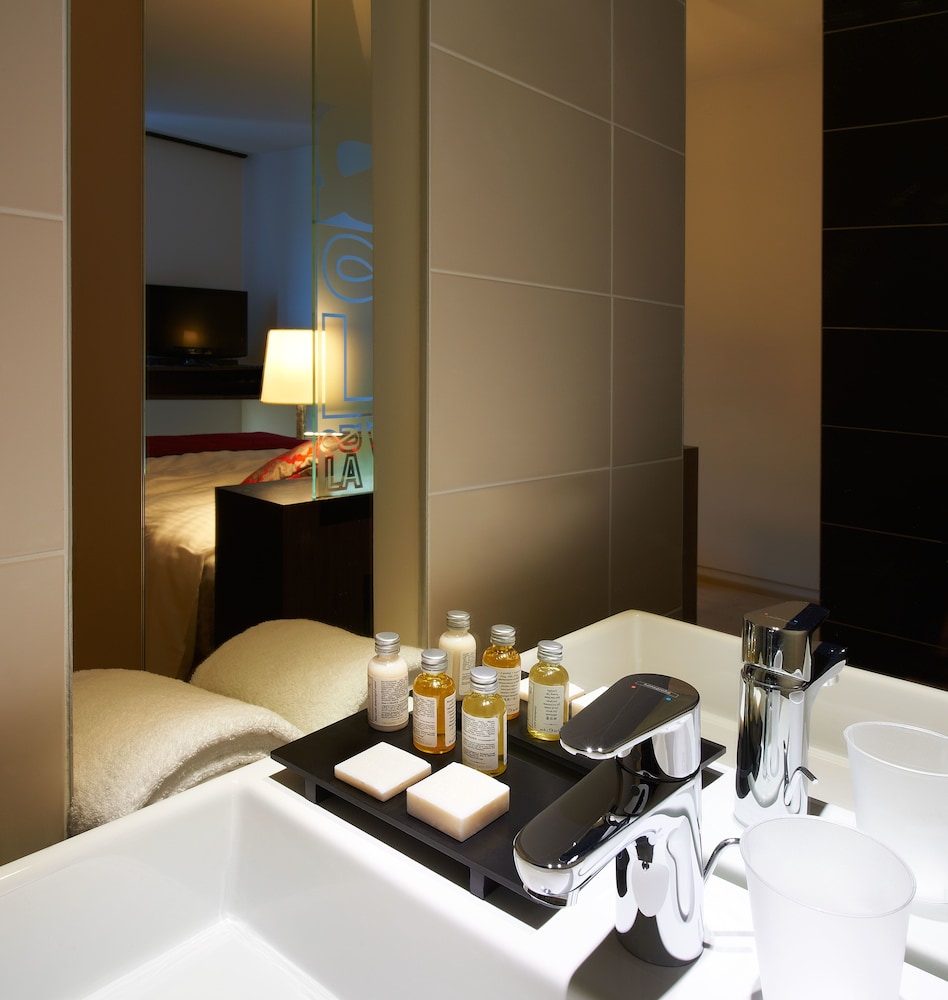 Junior Suite, 1 King Bed with Sofa bed - Photo 2