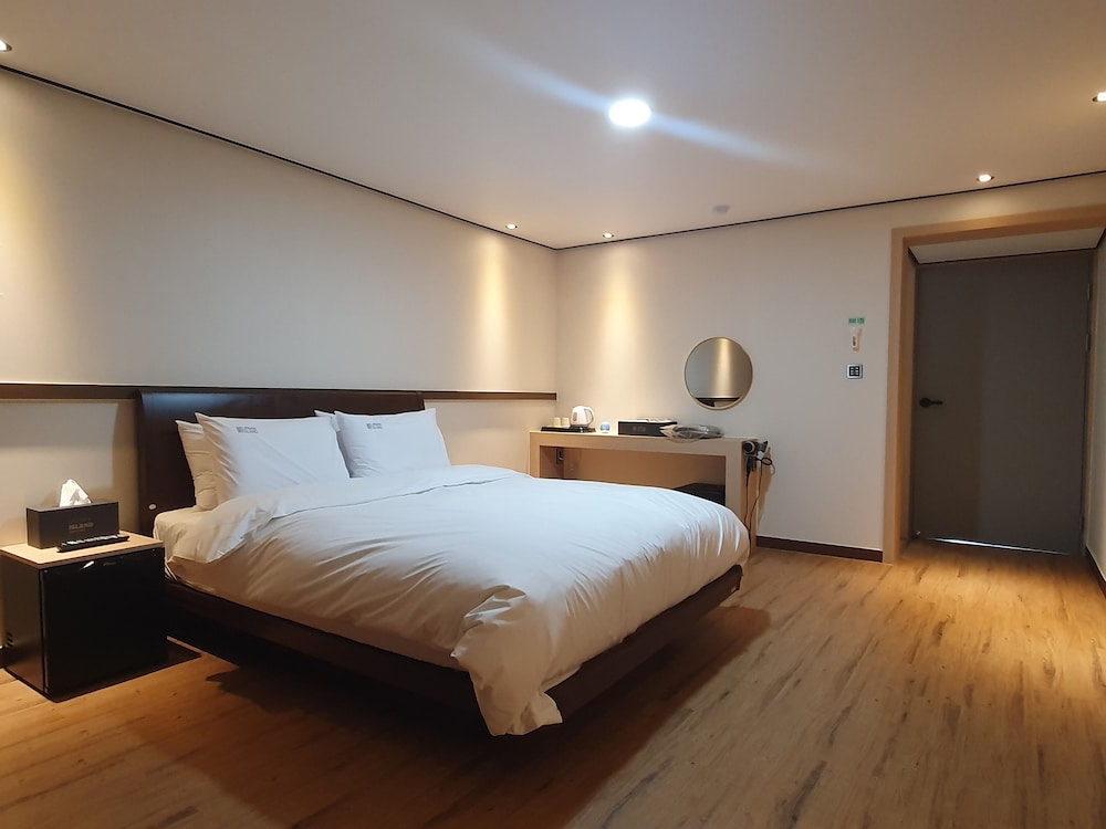 Standard Room, Non Smoking, Ocean View - Photo 3