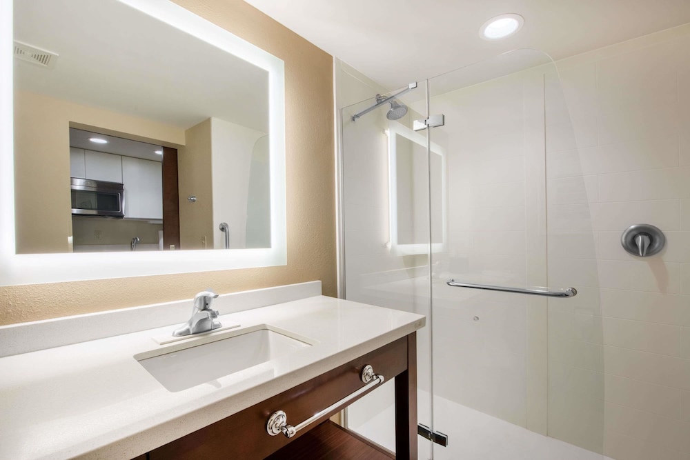Suite, 2 Queen Beds, Non Smoking