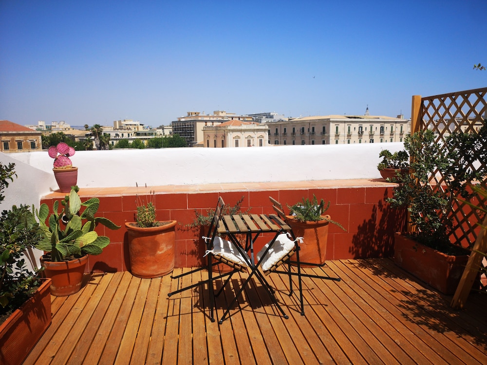 Panoramic Room - Photo 1