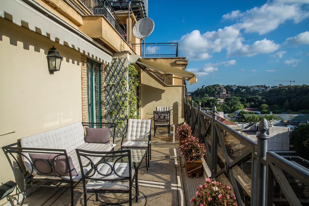 Panoramic Suite, Terrace