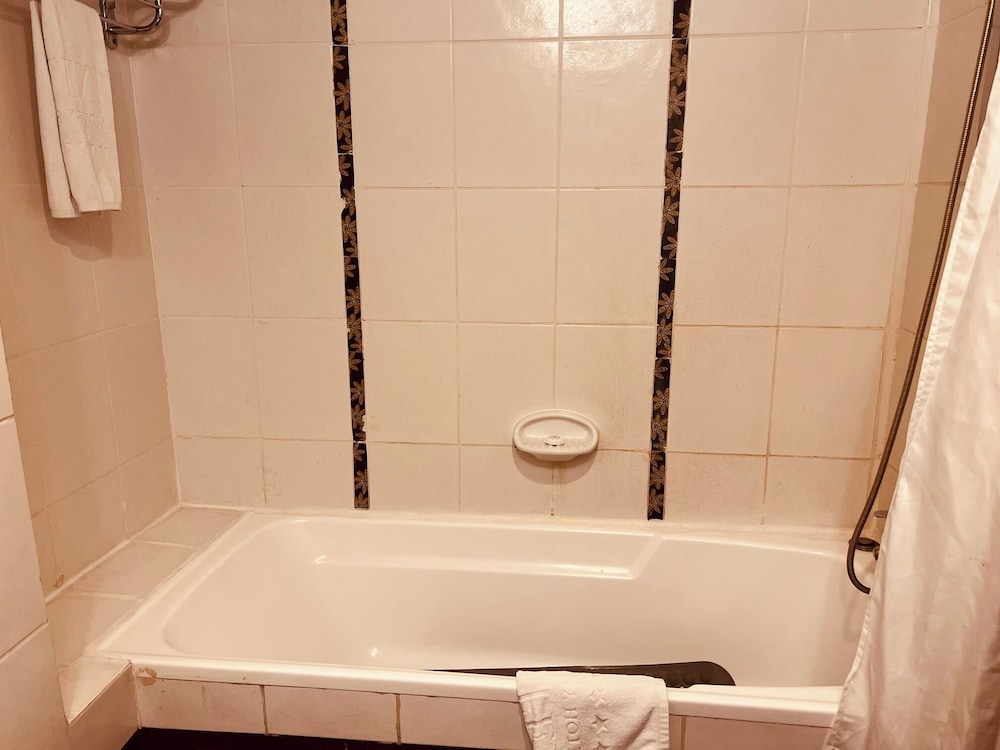 Deluxe Room, 1 Bedroom - Photo 10