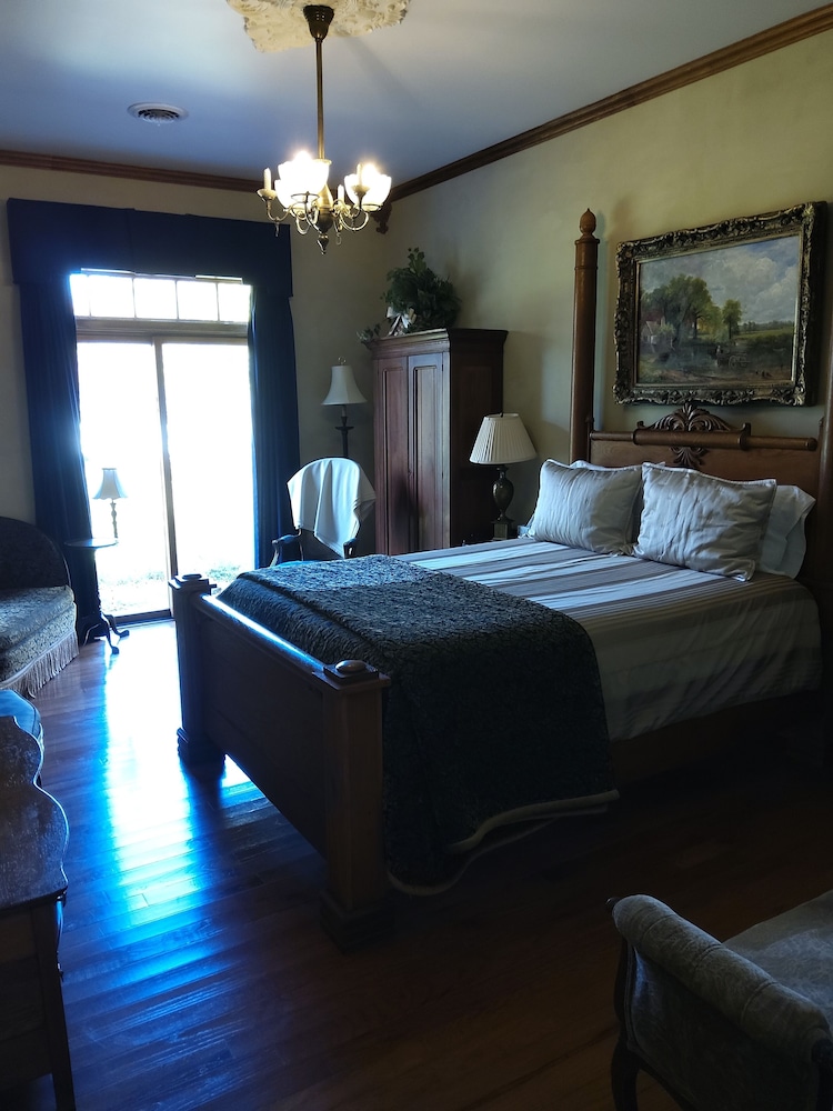Oak Room photo 1