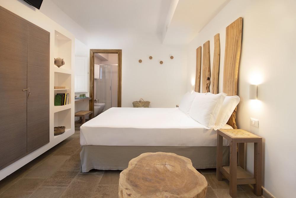 Room, Patio