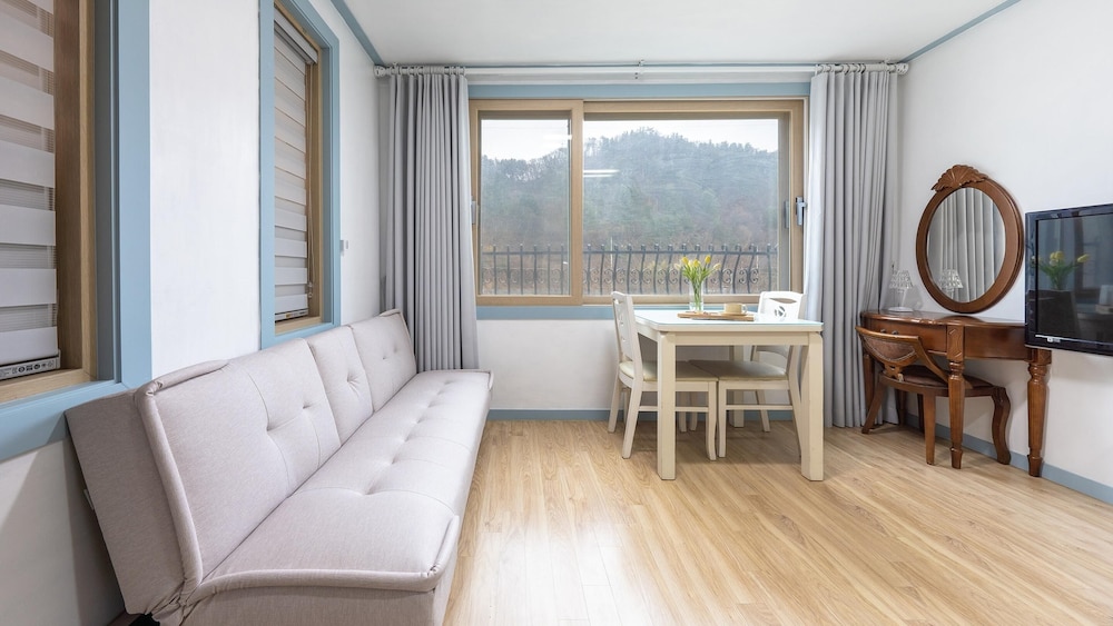 Basic Room, 1 Bedroom (Rose) - Photo 6