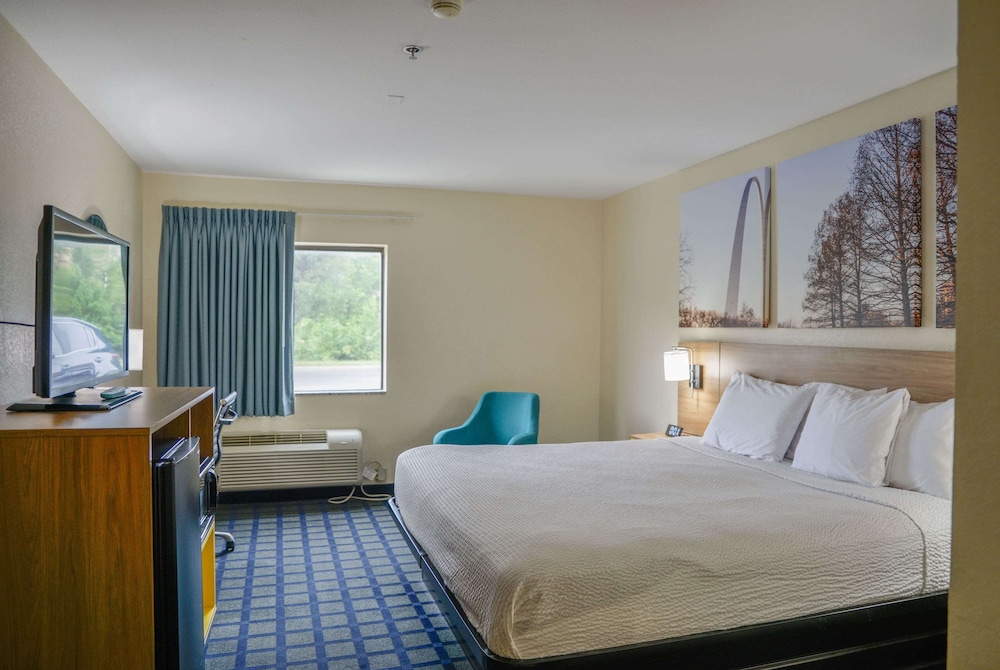Suite, 1 King Bed, Non Smoking photo 1