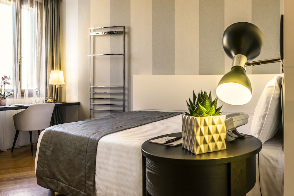 Economy Double Room (Small Bed) - Photo 2
