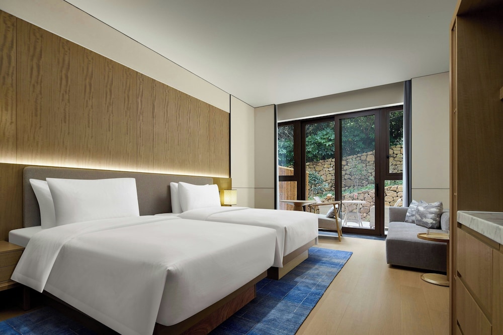 Room, Multiple Beds, Patio, Garden View photo 1