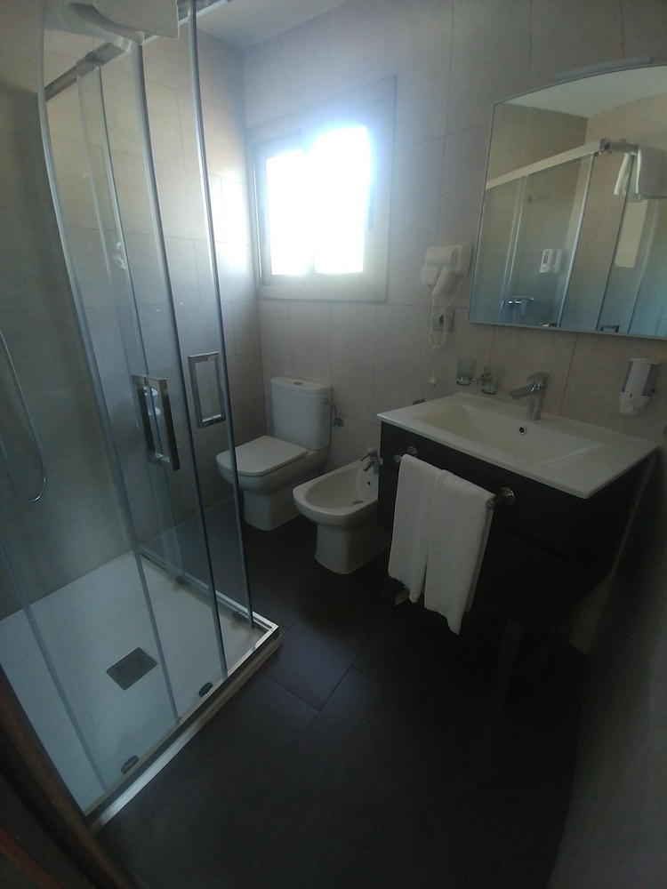 Double Room - Photo 18
