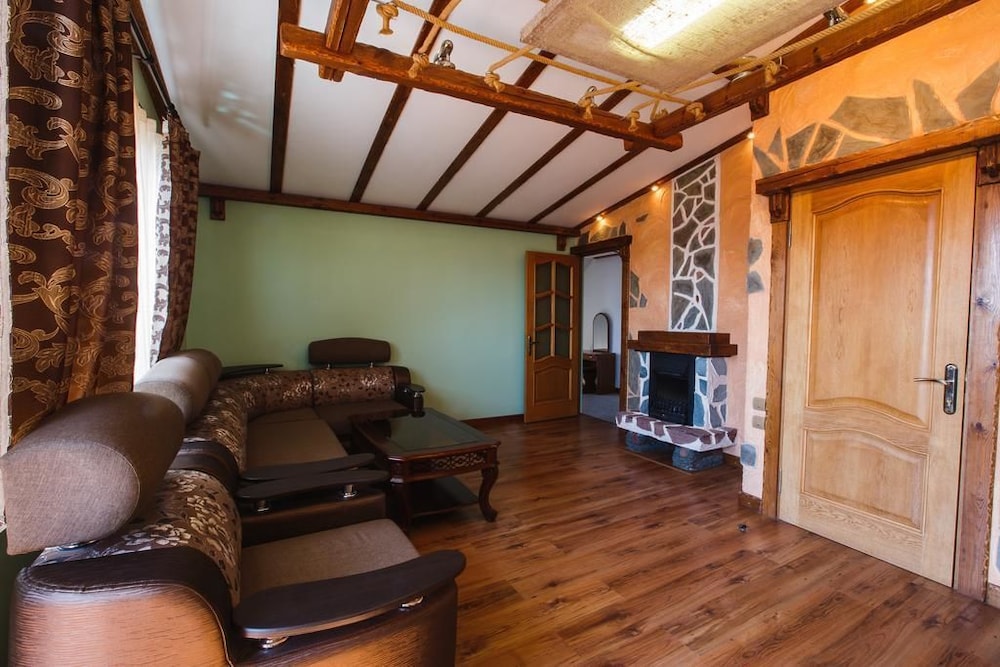 Apartment, 2 Bedrooms, Fireplace photo 2