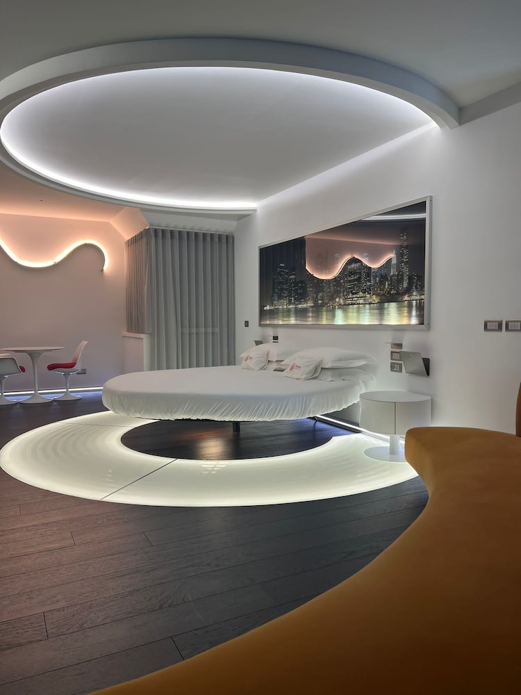 Luxury Suite