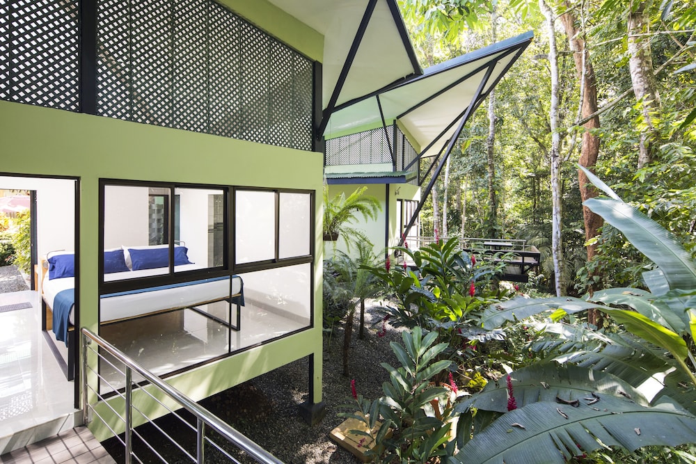 Standard Bungalow, 1 King Bed, Balcony, Mountain View (Cabecar) photo 1