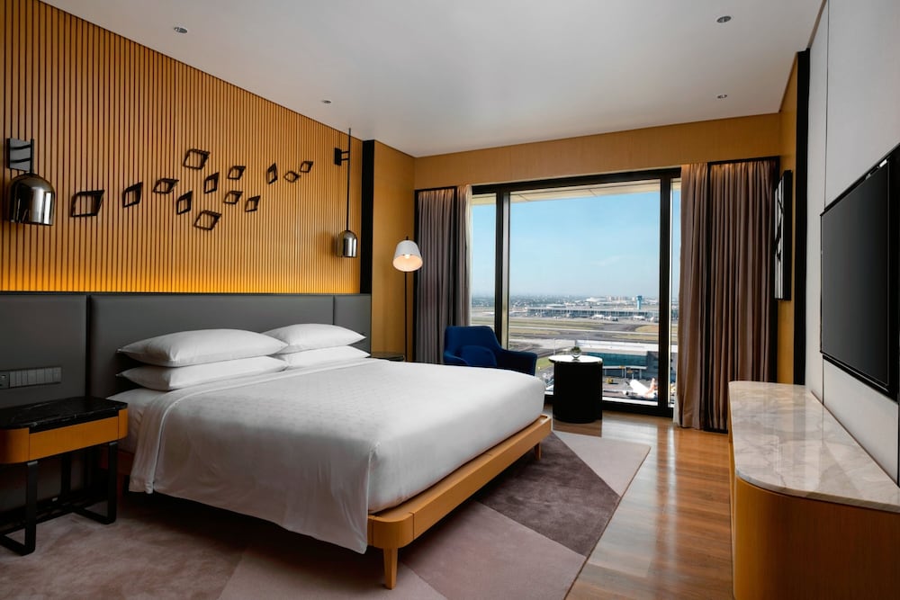 Suite, 1 Bedroom - Photo 2