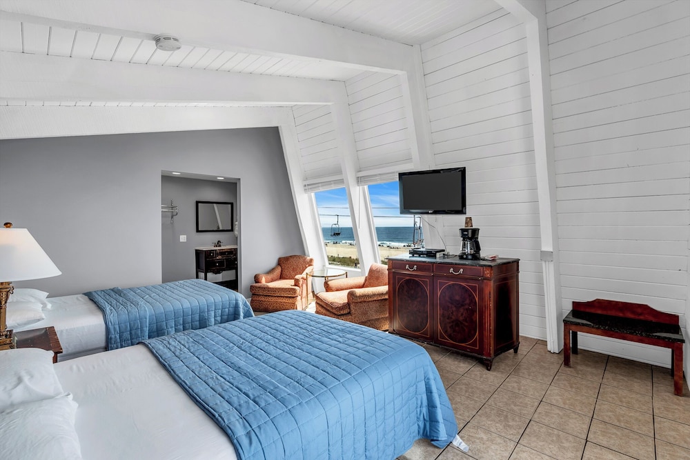 Exclusive Room, 2 Double Beds, Beach View photo 1