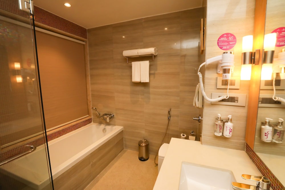 Executive Suite - Photo 2