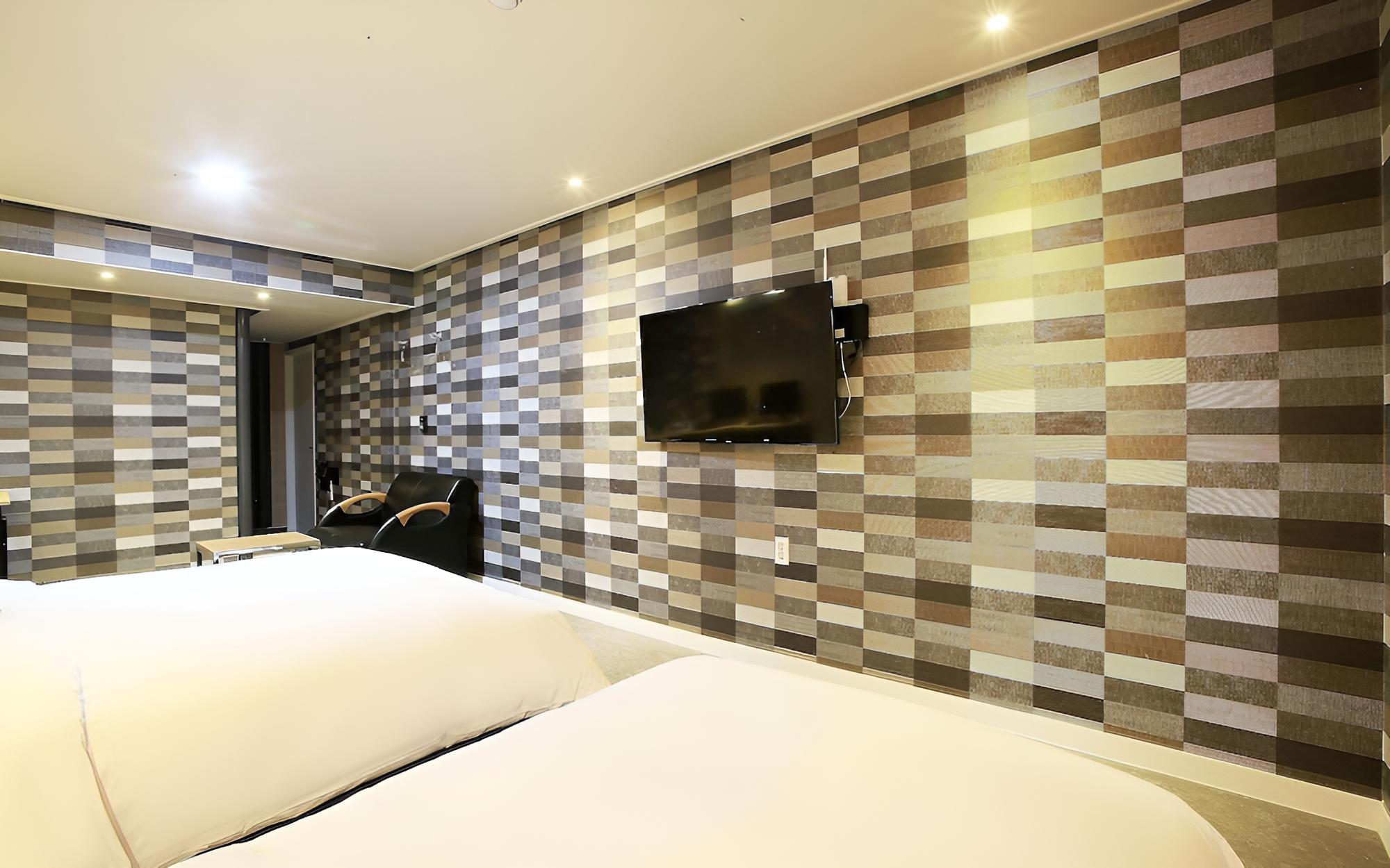 Room (Premium Twin (OTT Styler)) - Photo 19