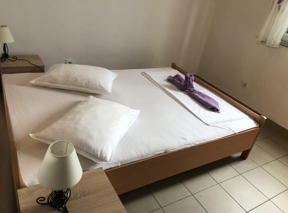 Apartment (One Bedroom Apartment with Terarce an)