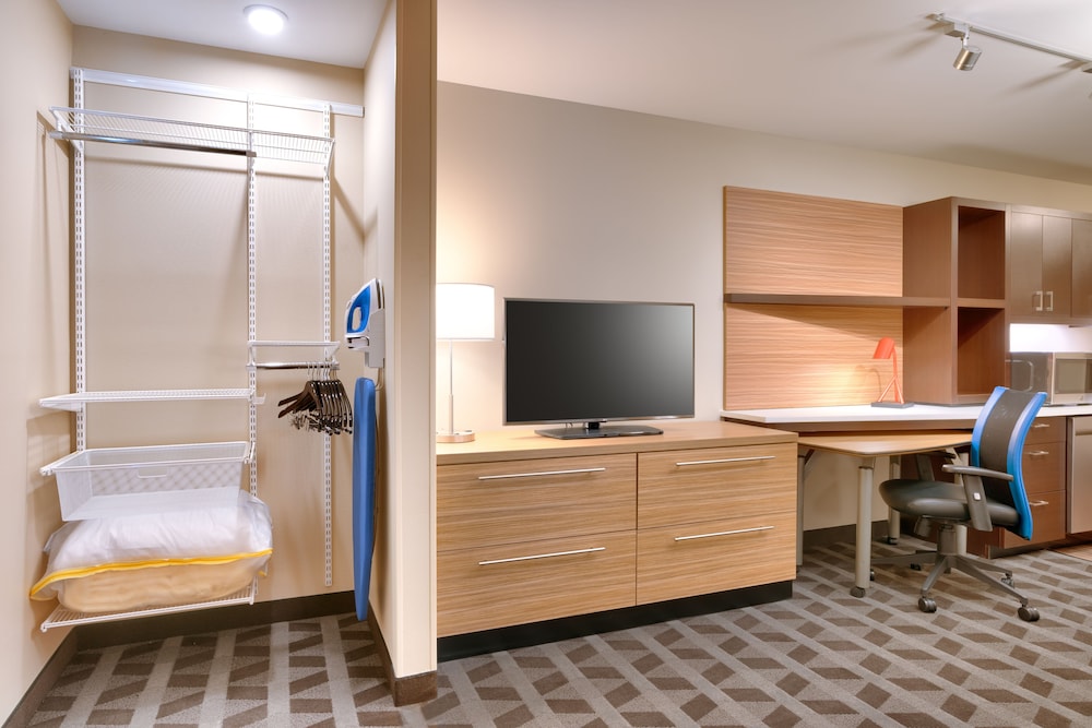 Suite, 1 Bedroom - Photo 2