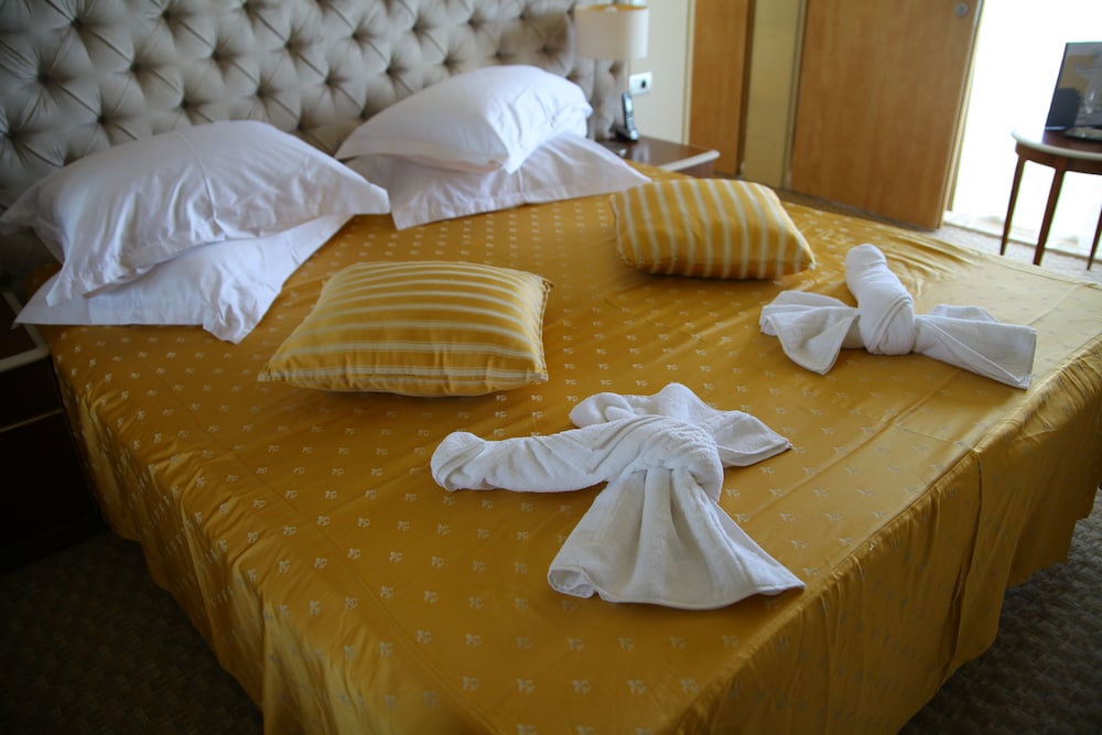 Deluxe Room, Partial Sea View photo 3