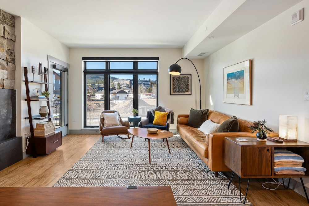 Condo, 2 Bedrooms