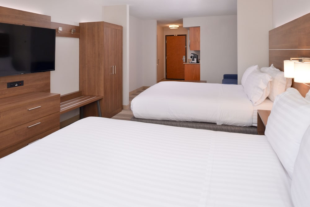 Suite, Multiple Beds - Photo 3
