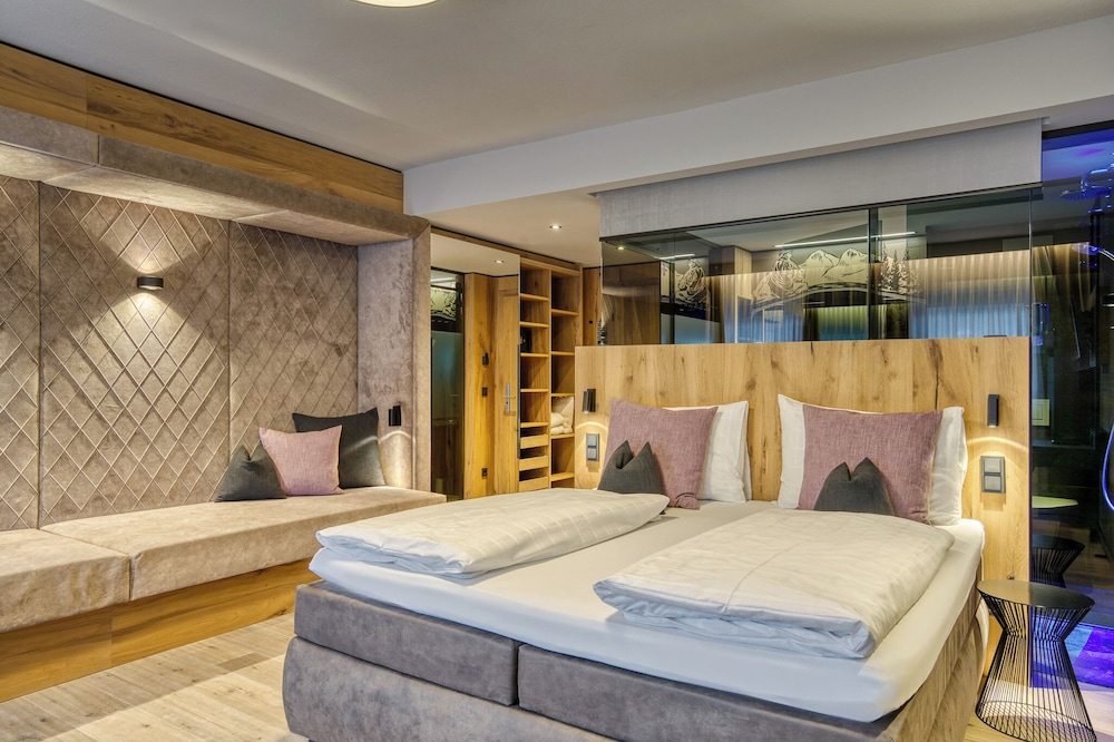 Deluxe Double Room, Balcony photo 1