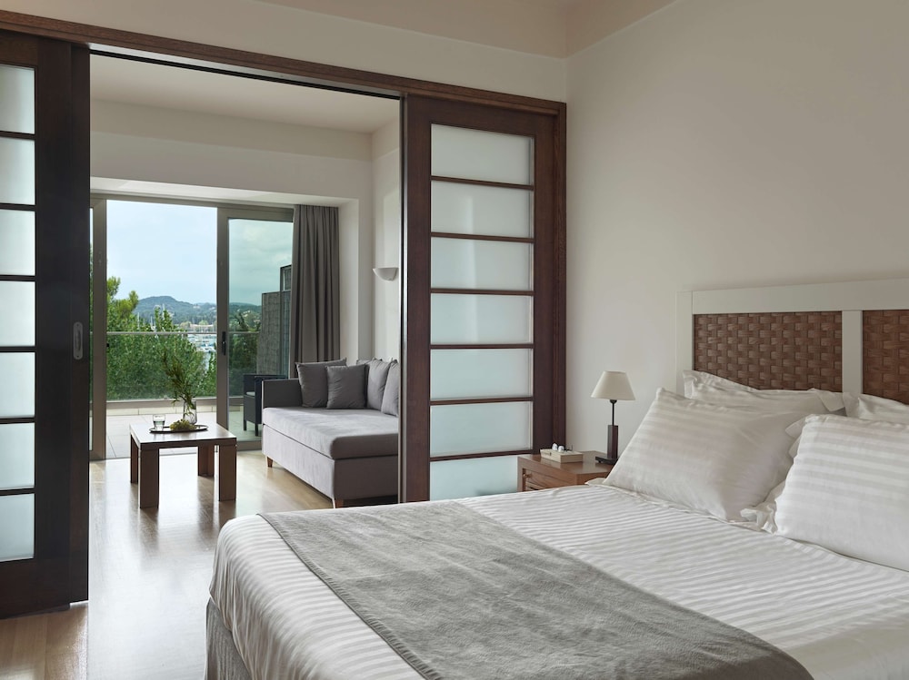 Family Room, Bay View (Main building) - Photo 3