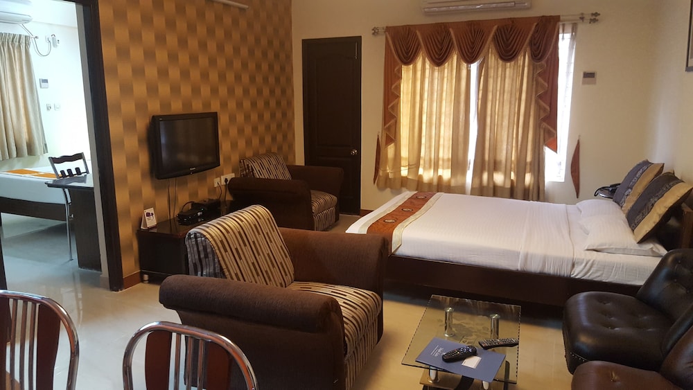Family Double Room, Multiple Beds, Kitchen photo 3