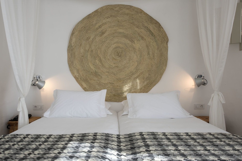 Double or Twin Room, Partial Sea View photo 1