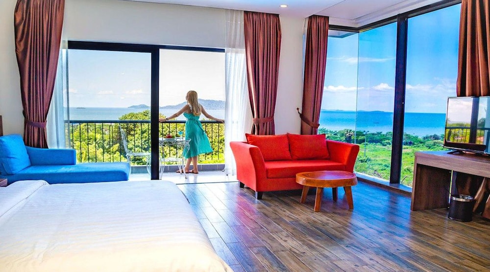 The Bay Suite photo 3