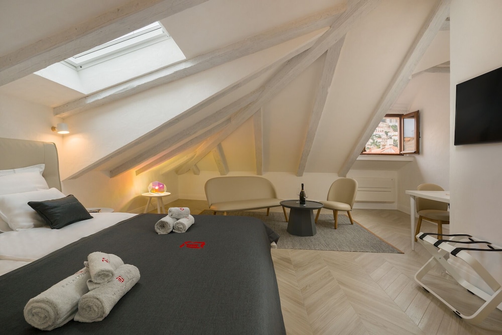Deluxe Room (Room 3)
