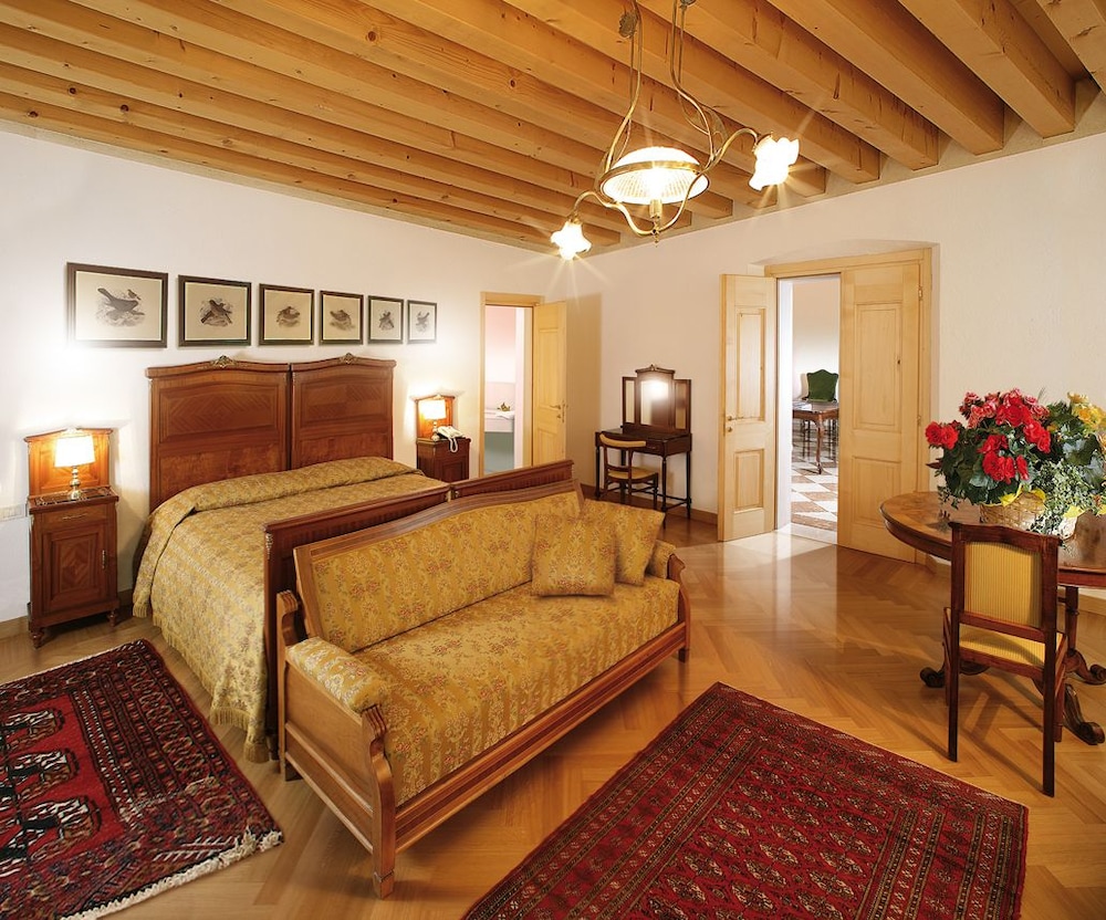 Junior Suite, 1 Queen Bed