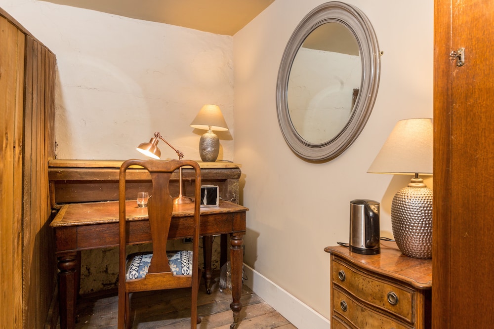 Superior Triple Room (The Stables) photo 3