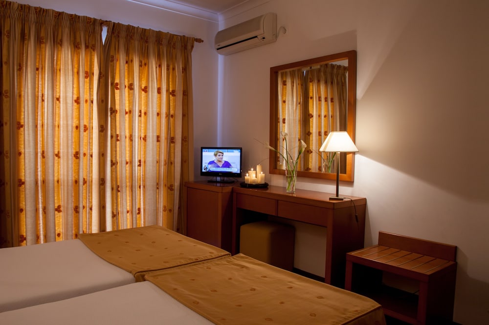 Standard Triple Room, Private Bathroom - Photo 1