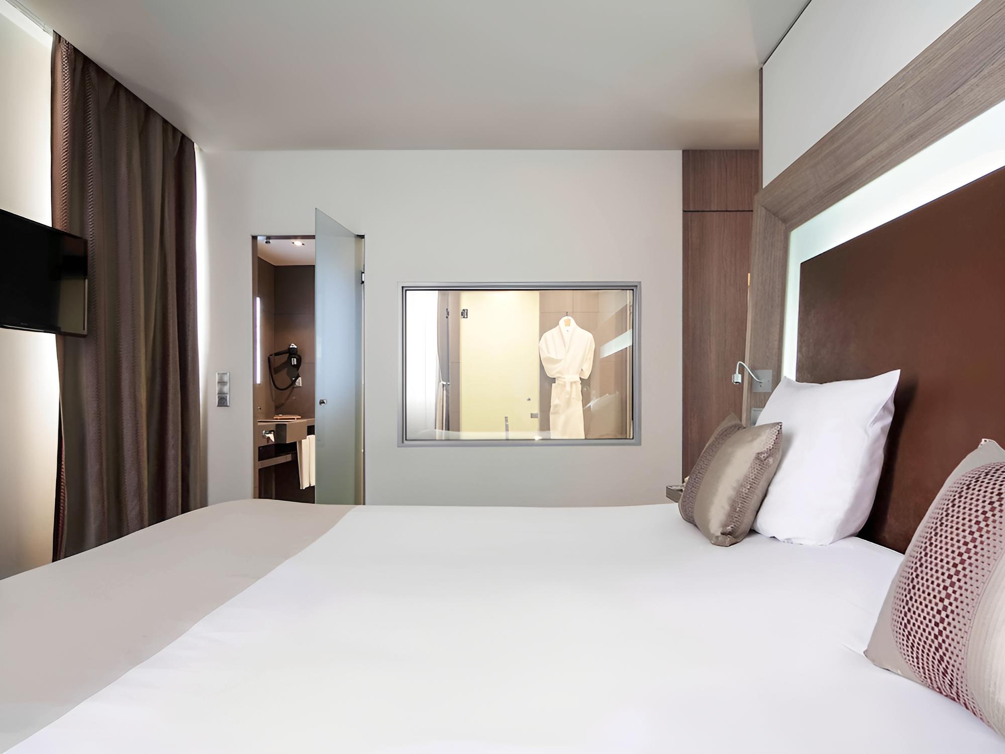 Suite, 1 King Bed photo 2