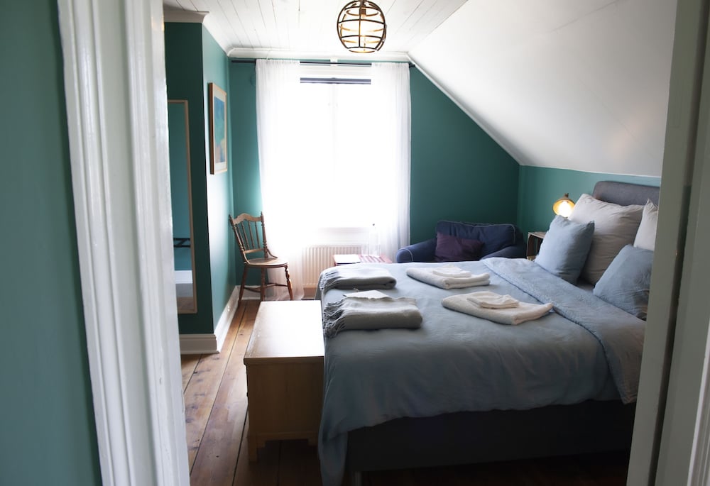 Comfort Double Room, Shared Bathroom, Garden View (Green)