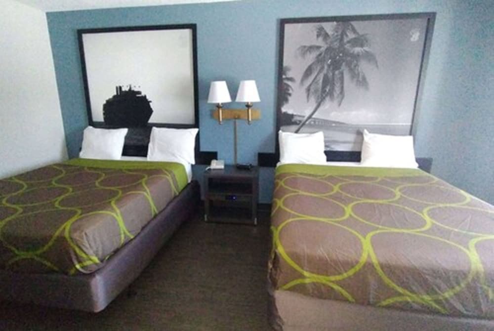 Standard Room, 2 Queen Beds - Photo 4
