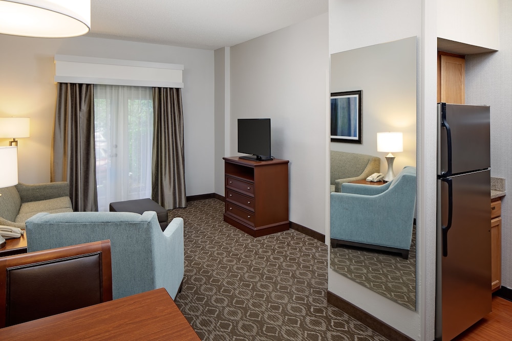 Suite, 2 Bedrooms, Non Smoking - Photo 4